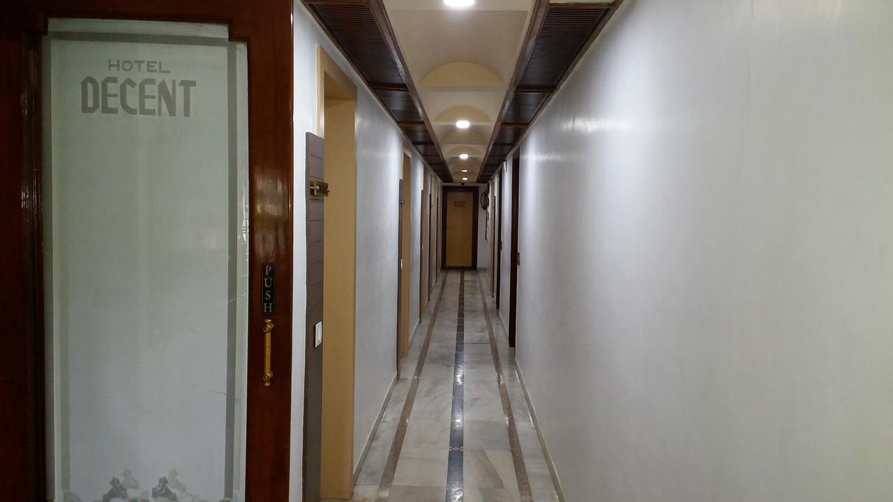 Hotel Decent Сурат Екстер'єр фото