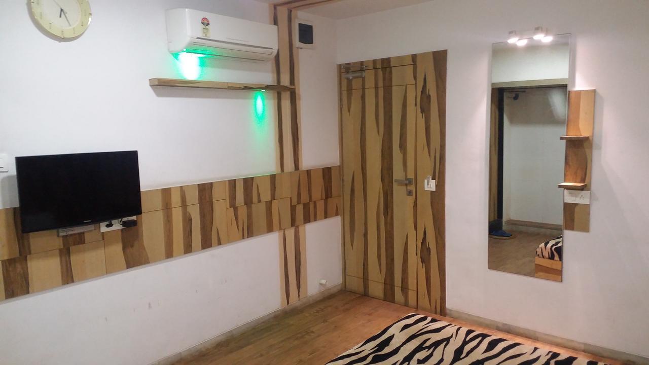 Hotel Decent Сурат Екстер'єр фото